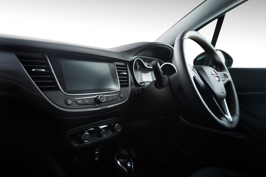 Интерьер Opel Crossland X 2017 года  (ZA) (фото 12 из 22)